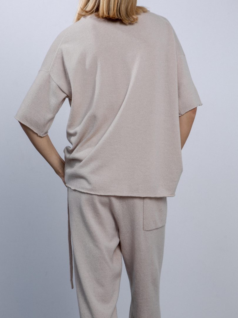 loose oversize fit short sleeve sweater glory. lightweight, t-shirt type roundneck. unlabel clothing