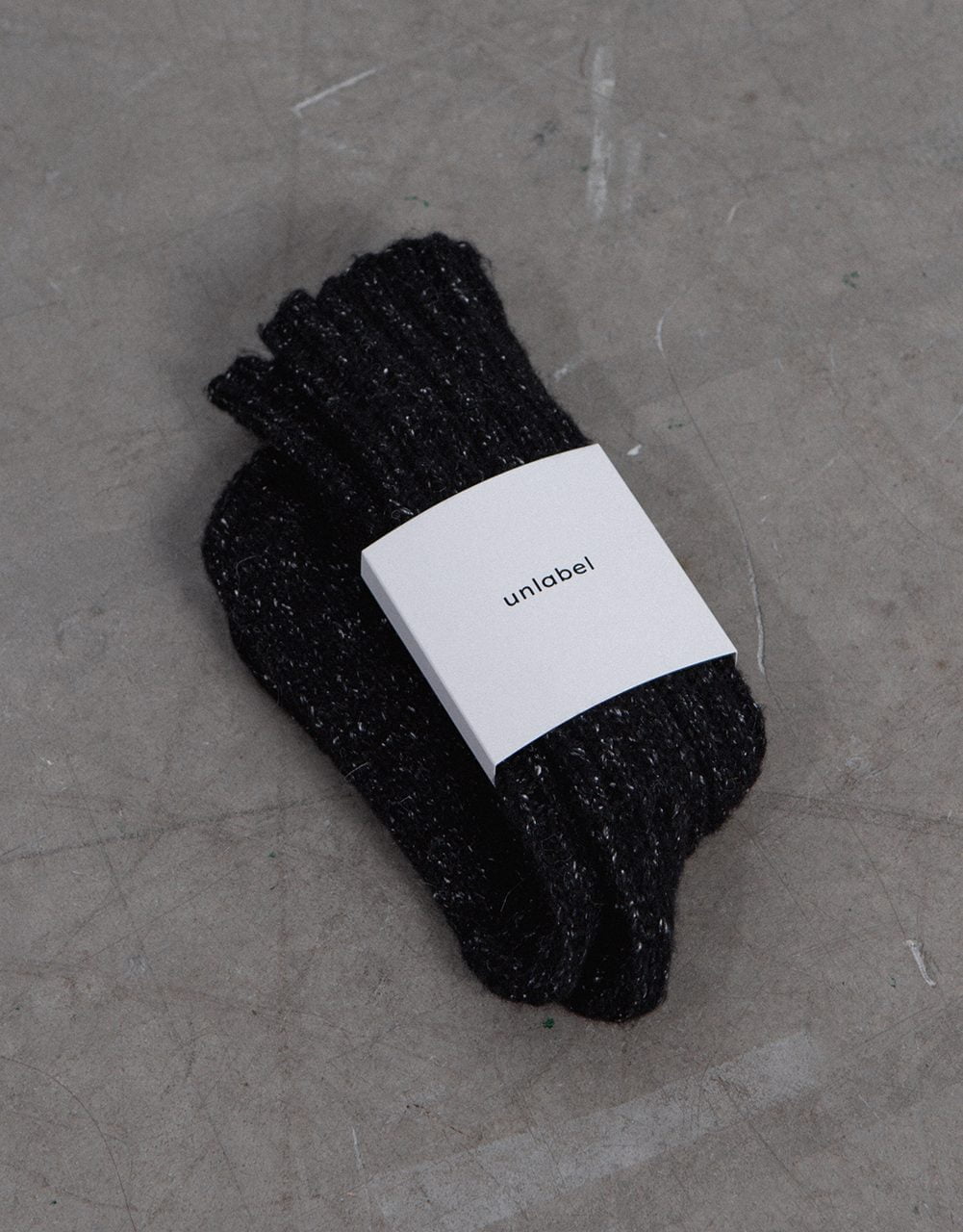 rankų darbo kojinės - juodos | unlabel