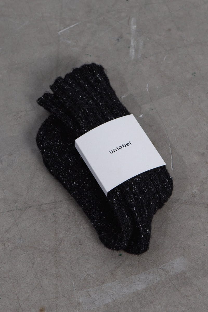 rankų darbo kojinės - juodos | unlabel
