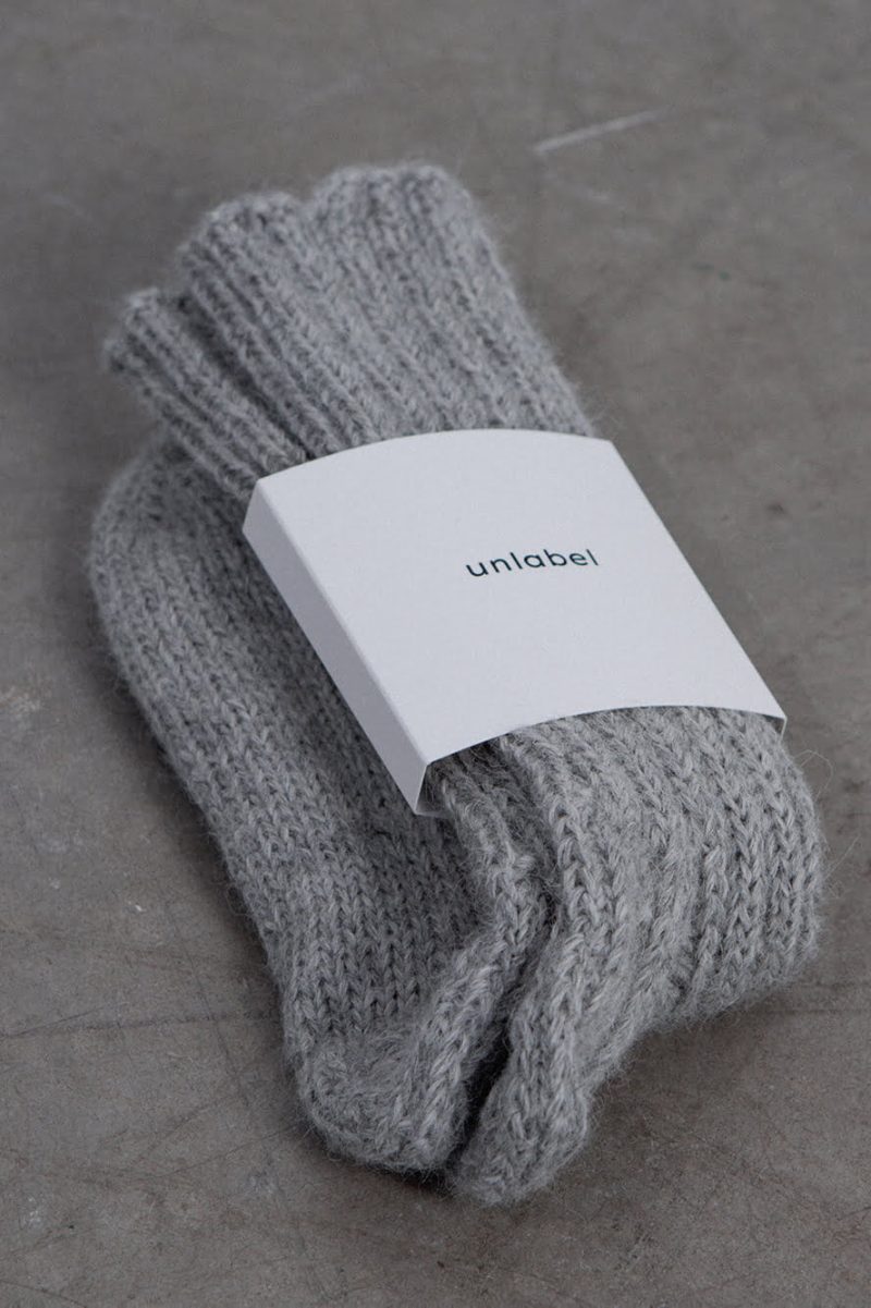 rankų darbo kojinės - pilkos | unlabel