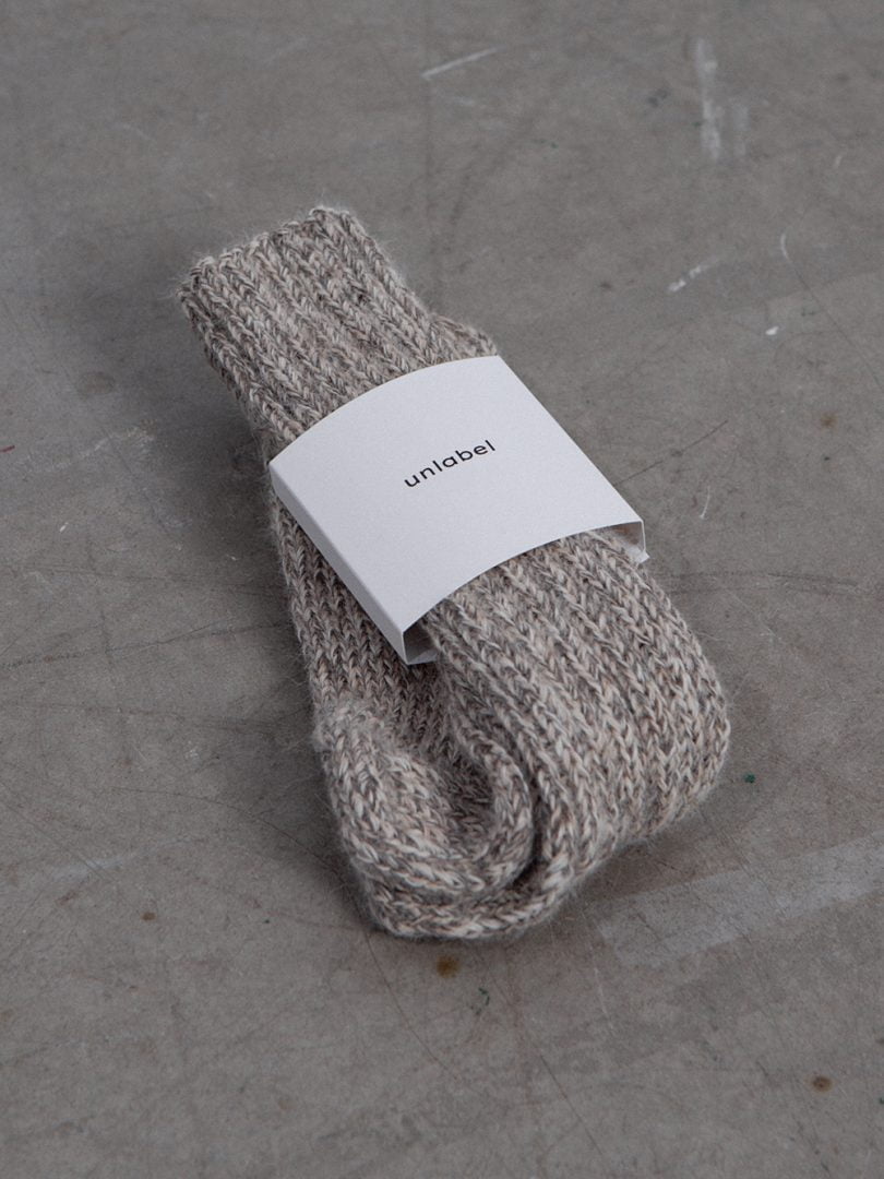 rankų darbo kojinės - rudos | unlabel