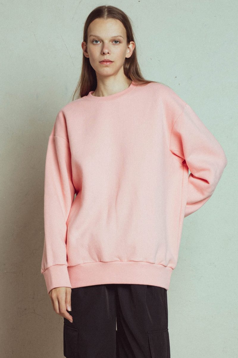 unlabel rožinis džemperis ernst apvaliu kaklu, padidinto silueto pagamintas iš europietiško minkšto trikotažo.