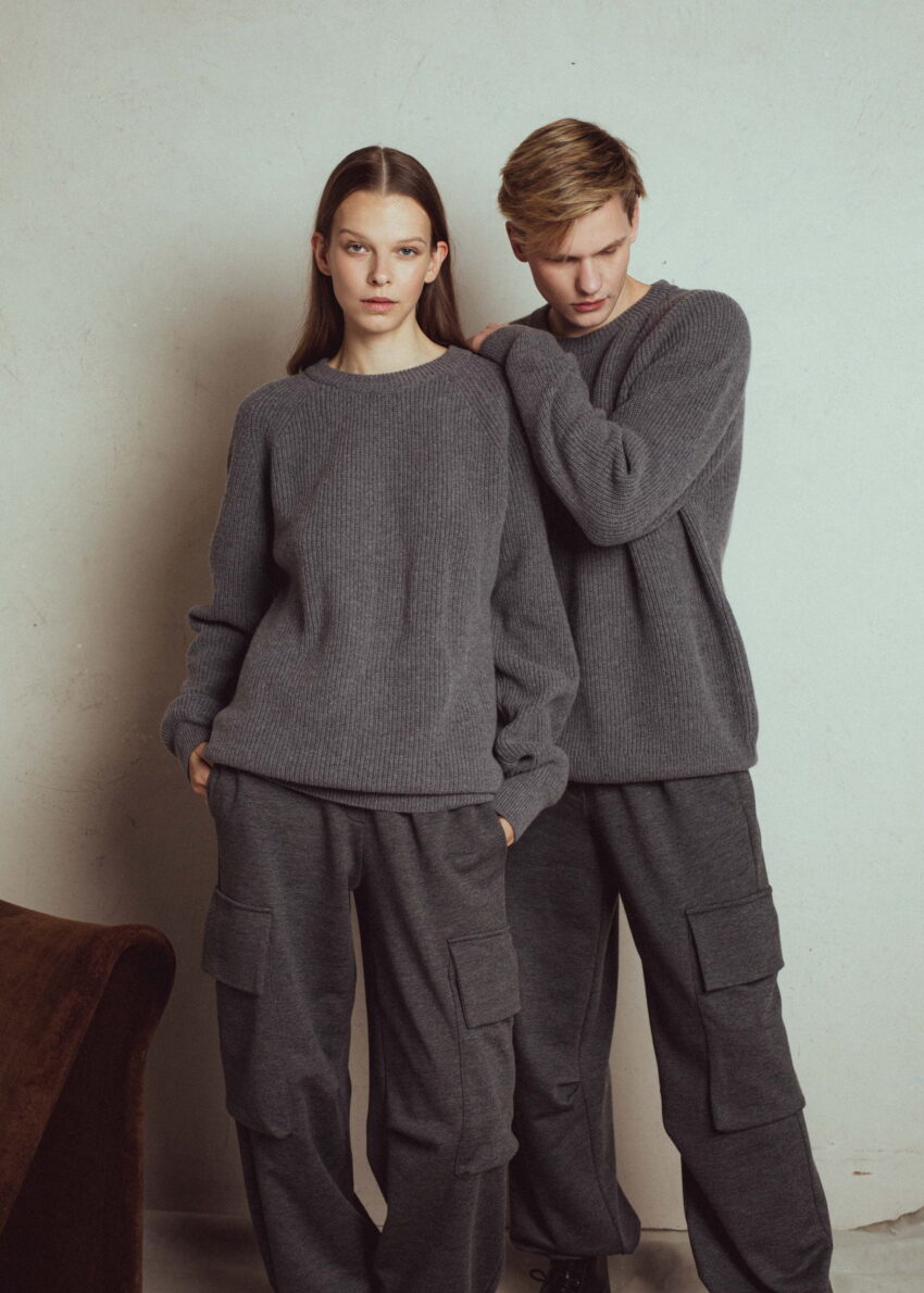 oversize his and hers sweater hals, italian yarn, 90% merino wool,  10% cashmere, heavyweight knit,  roundneck, raglan sleeves, loose oversize fit sweater.