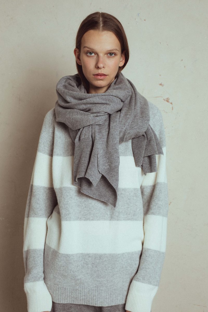 big solid scarf kiwi from unlabel. italian yarn, 90% merino wool,  10% cashmere, lightweight solid colour scarf, one size 220x75cm.