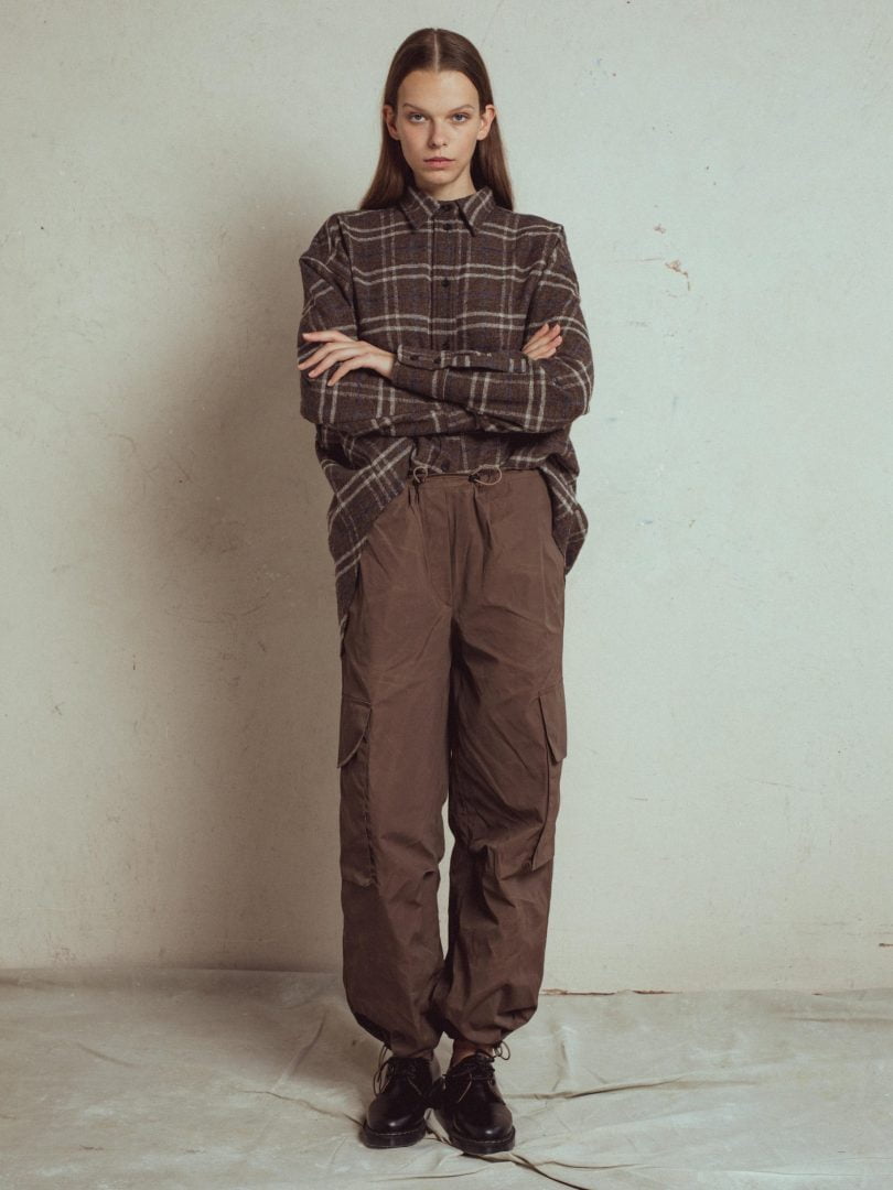 cargo pants millet, italian stif fabric 70% polyamide, 30% cotton, loose straight fit, wide trousers with big side pockets, waistband and bottom gathered with elastic strap.