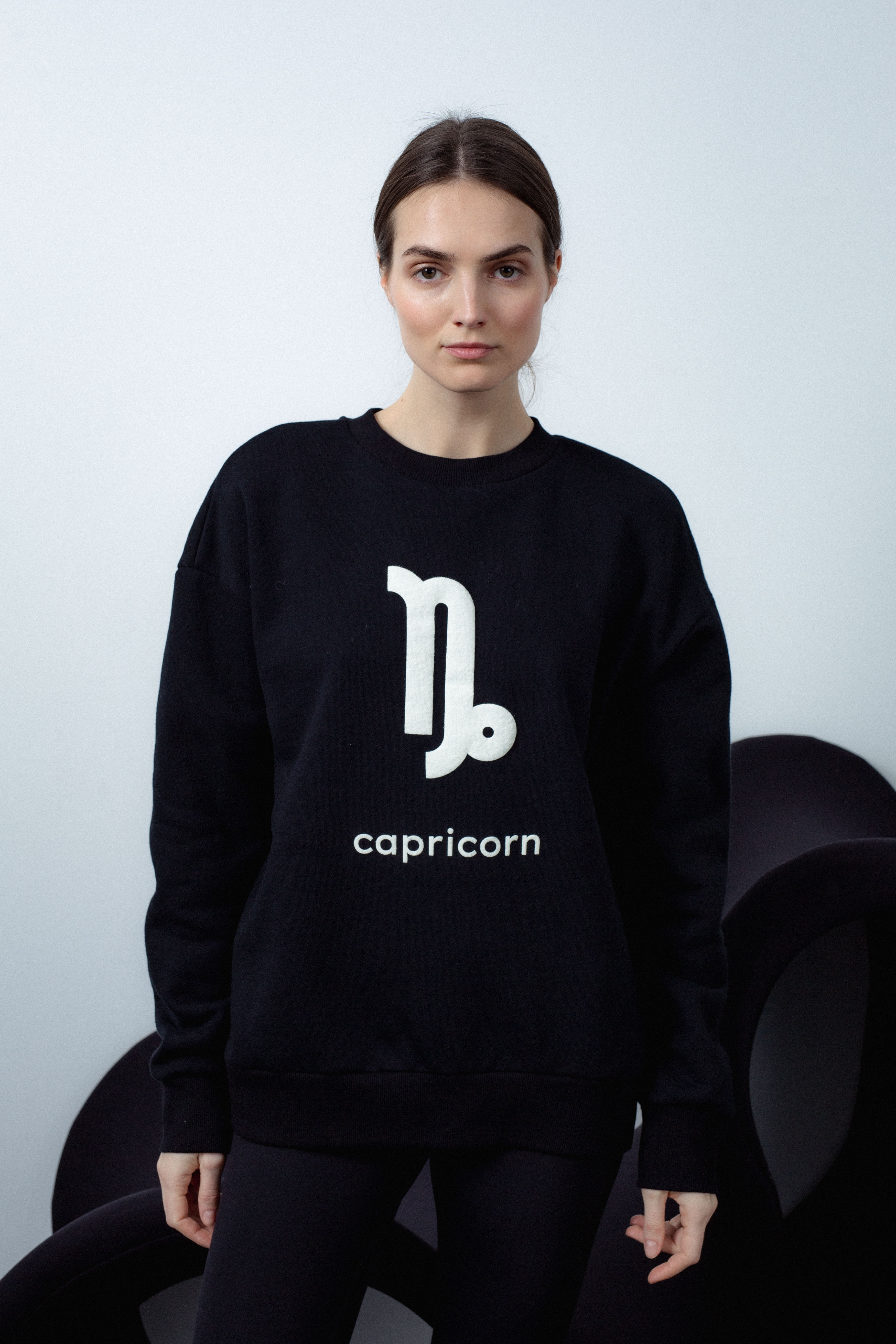 džemperis su ožiaragio zodiako ženklu caprycorn | unlabel ss'23