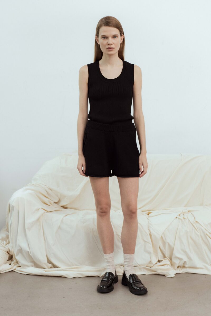 Frida knitted sleeveless top  | unlabel