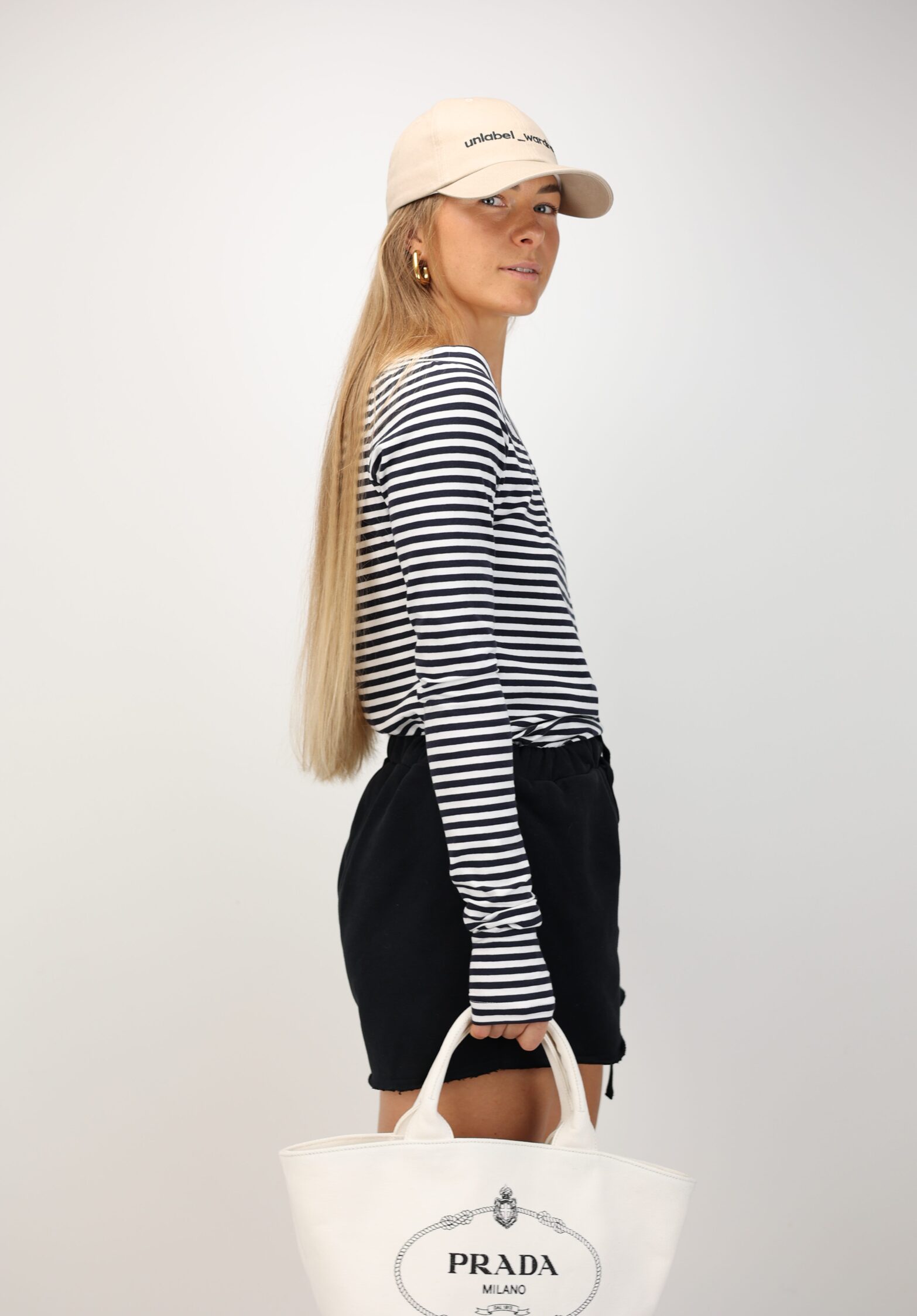 unlabel cap milk black  | unlabel
