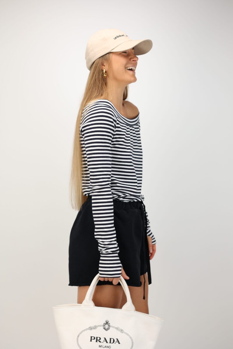 unlabel cap milk black  | unlabel