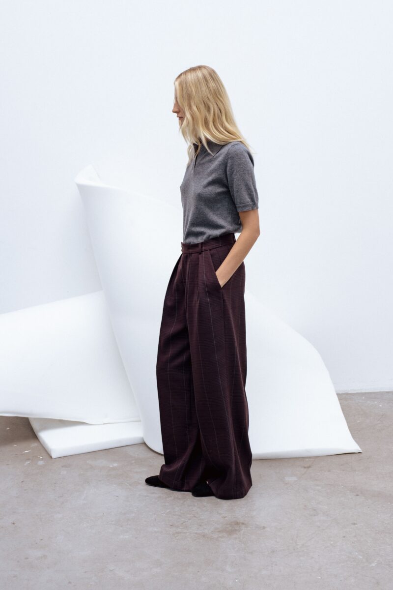 Calm wide pants with pleats