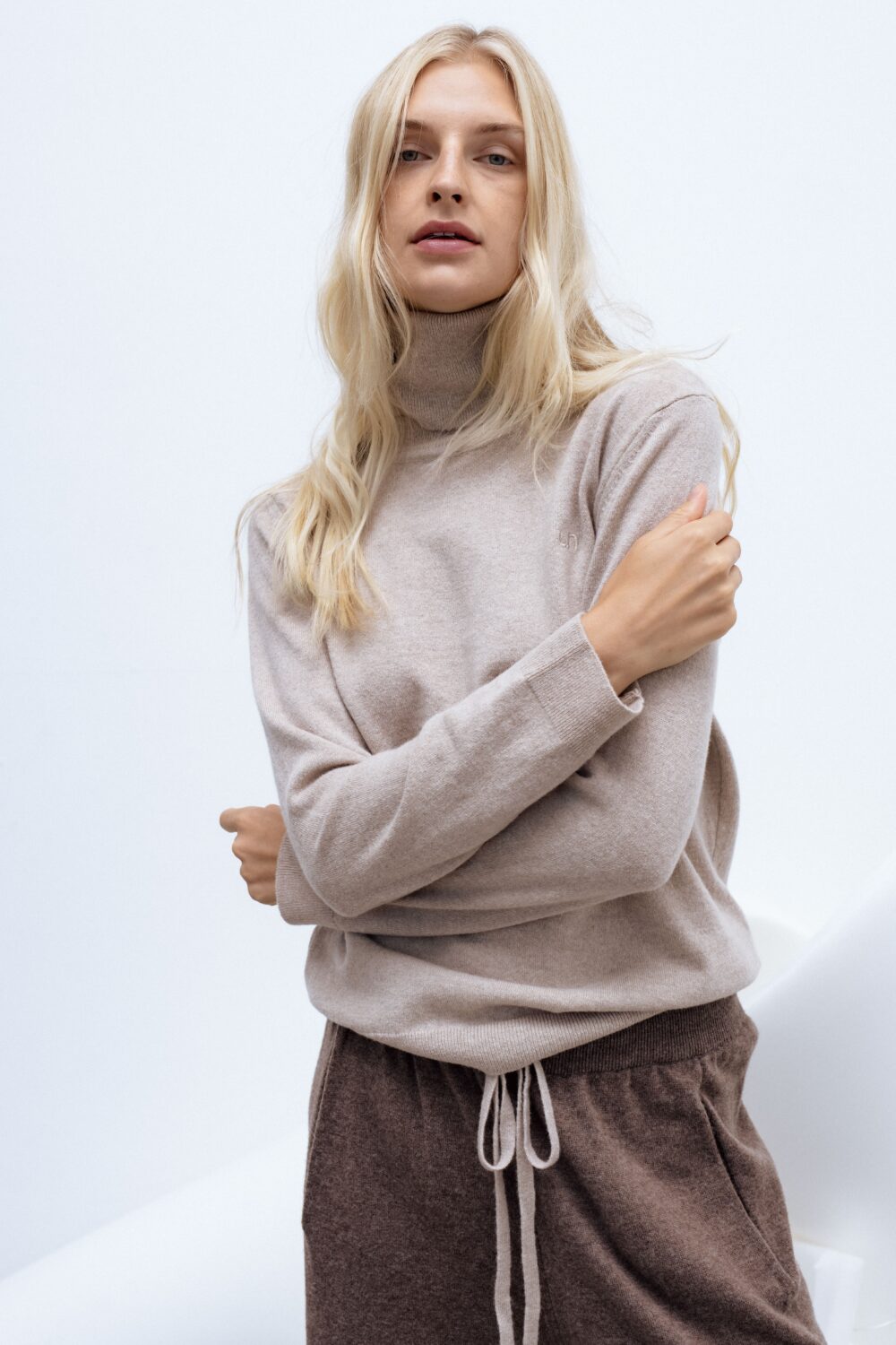 sweater suckling  | unlabel