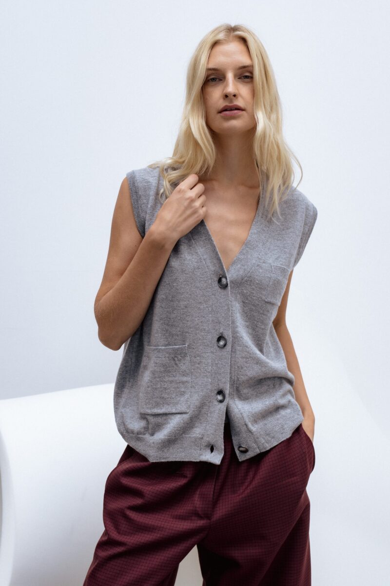 kone knitted vest