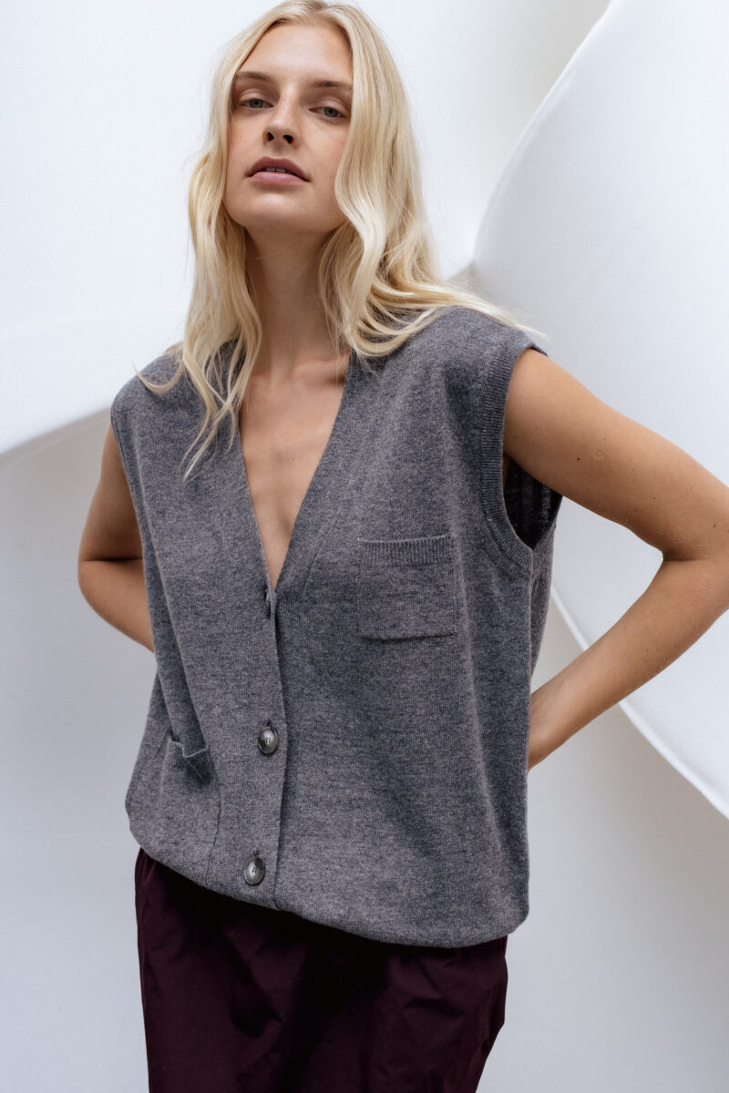 Kuwae knitted vest