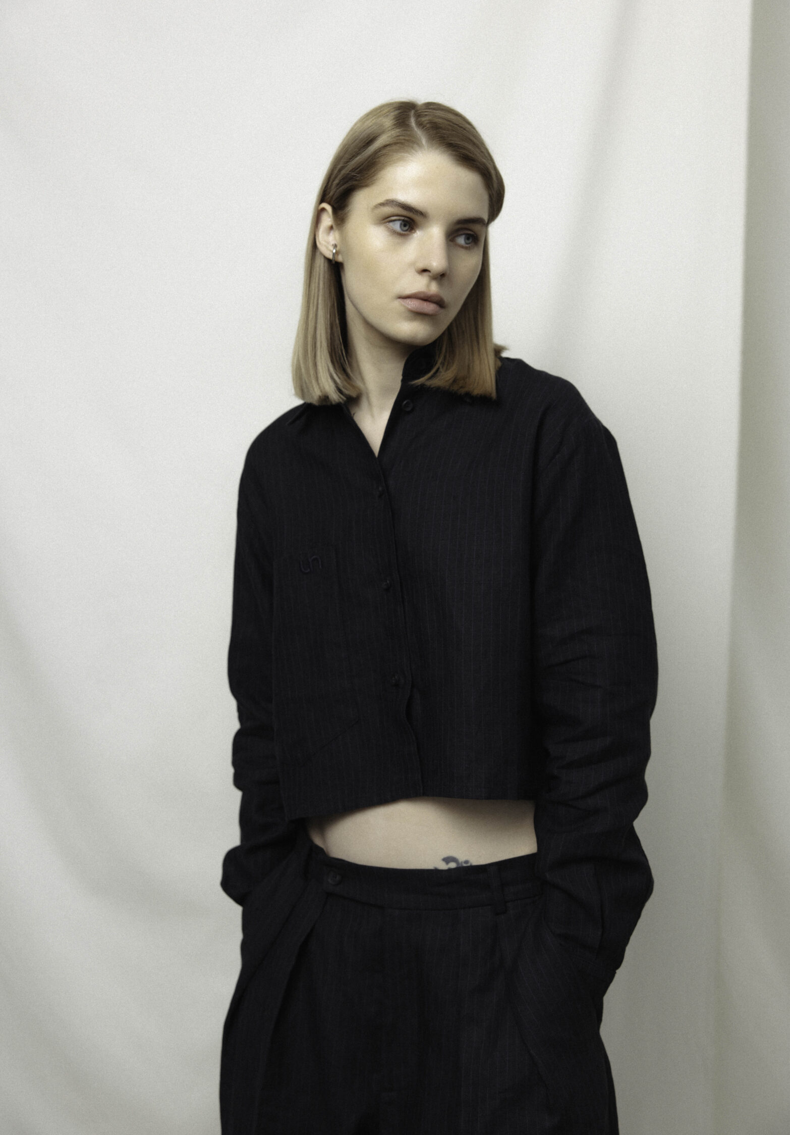 iduna cropped linen shirt  | unlabel
