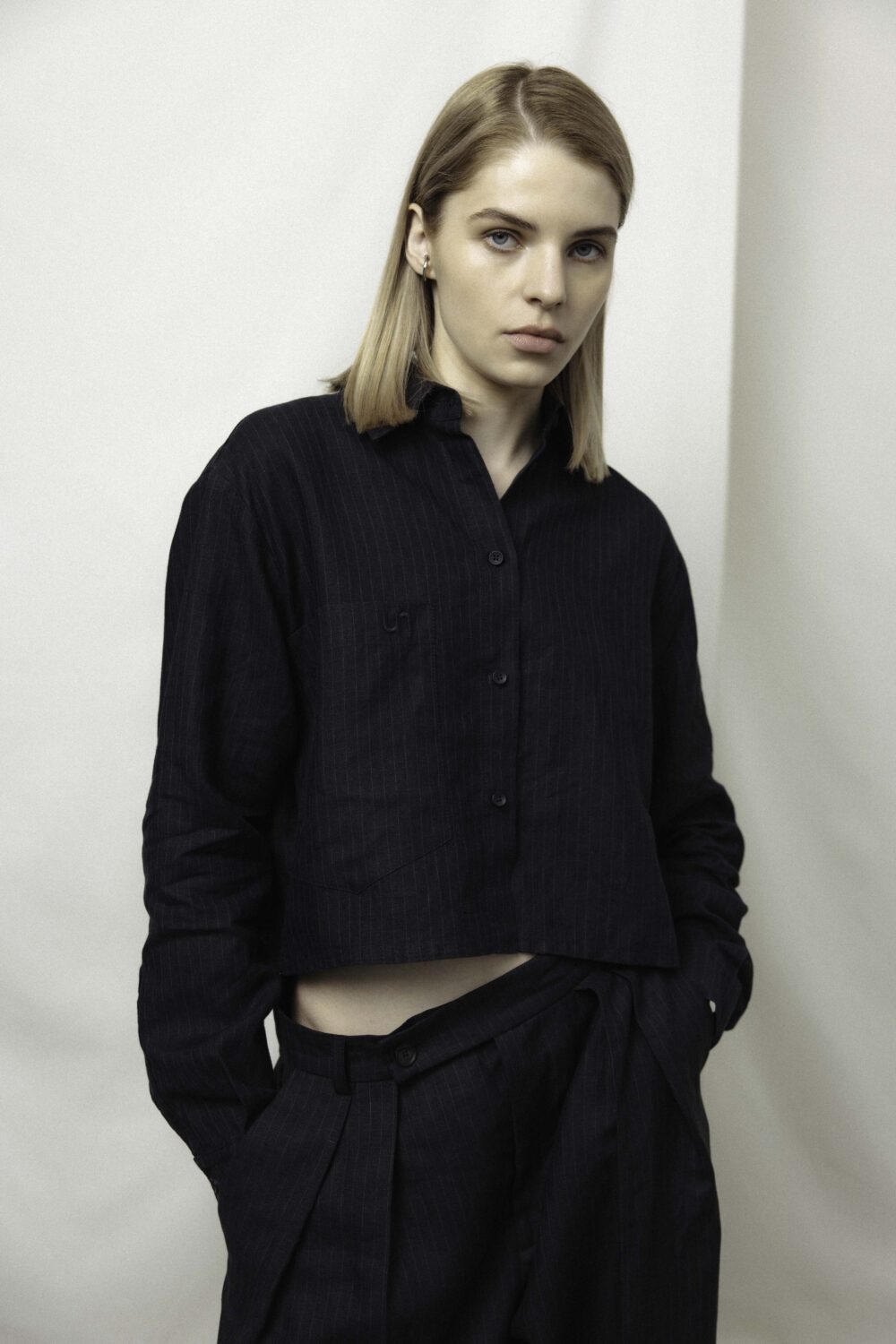 iduna cropped linen shirt  | unlabel