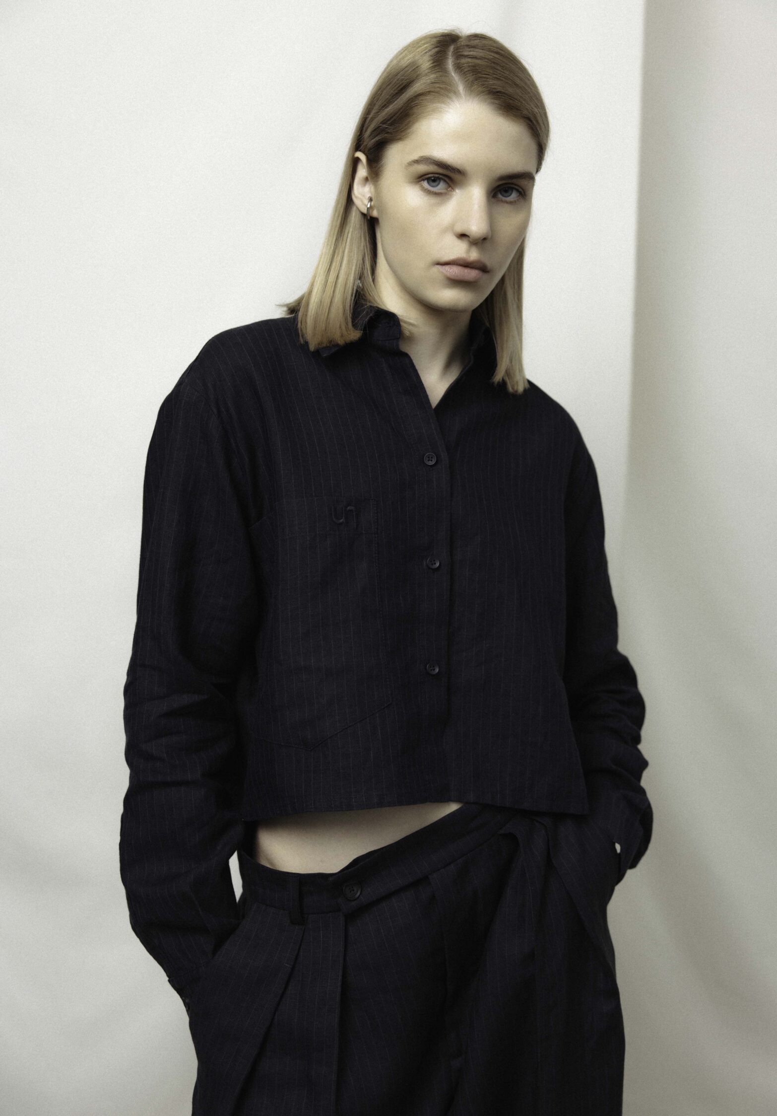 iduna cropped linen shirt  | unlabel