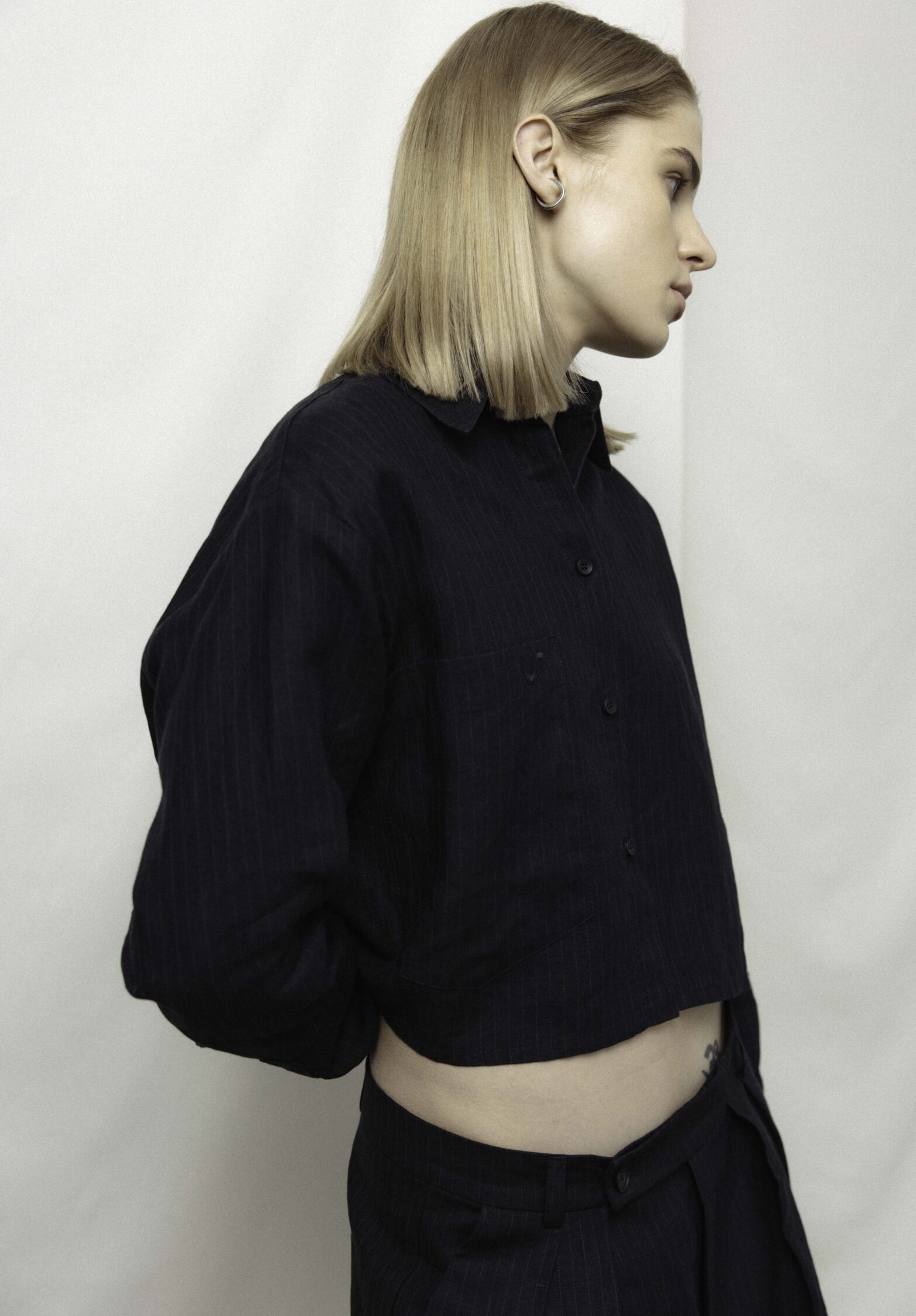 iduna cropped linen shirt  | unlabel