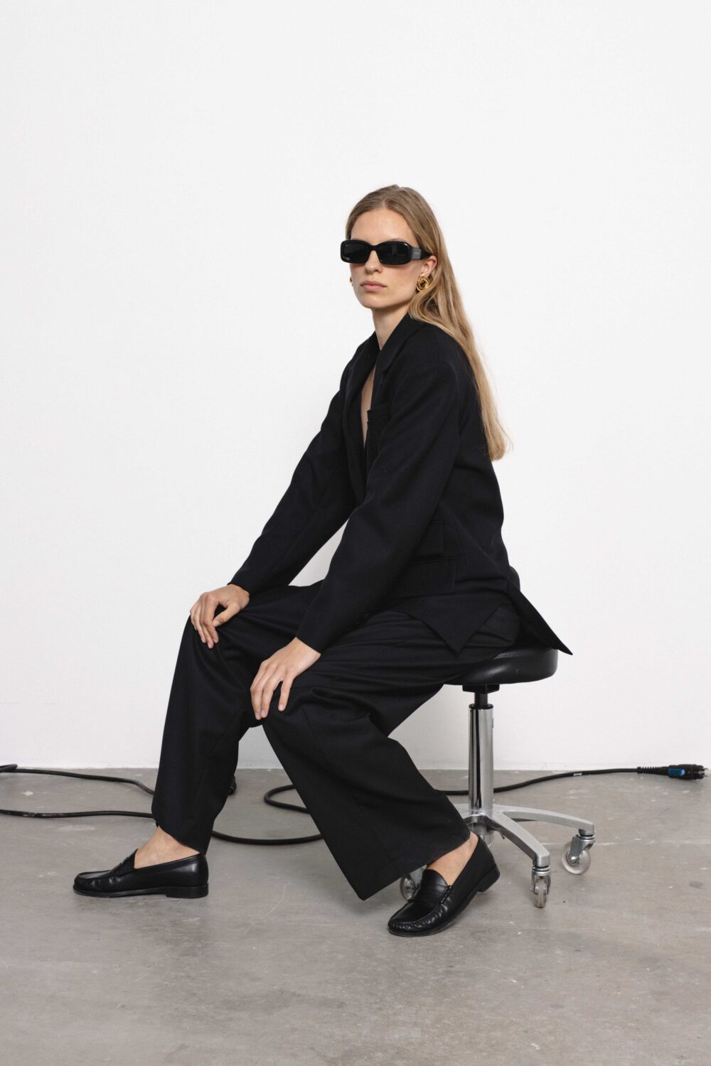 Women's clothing fashion. Ava blazer from unlabel f/w 25'26 collection. Minimalist style, modern design, premium quality womenswear. Made in Lithuania.