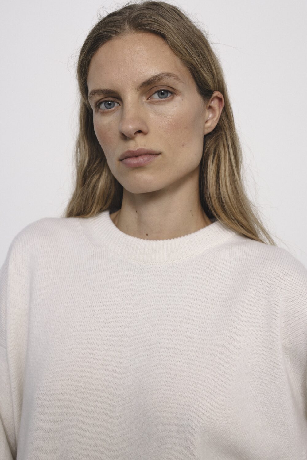 Women's clothing fashion. Hana sweater min from unlabel f/w 25'26 collection. Minimalist style, modern design, premium quality womenswear. Made in Lithuania.