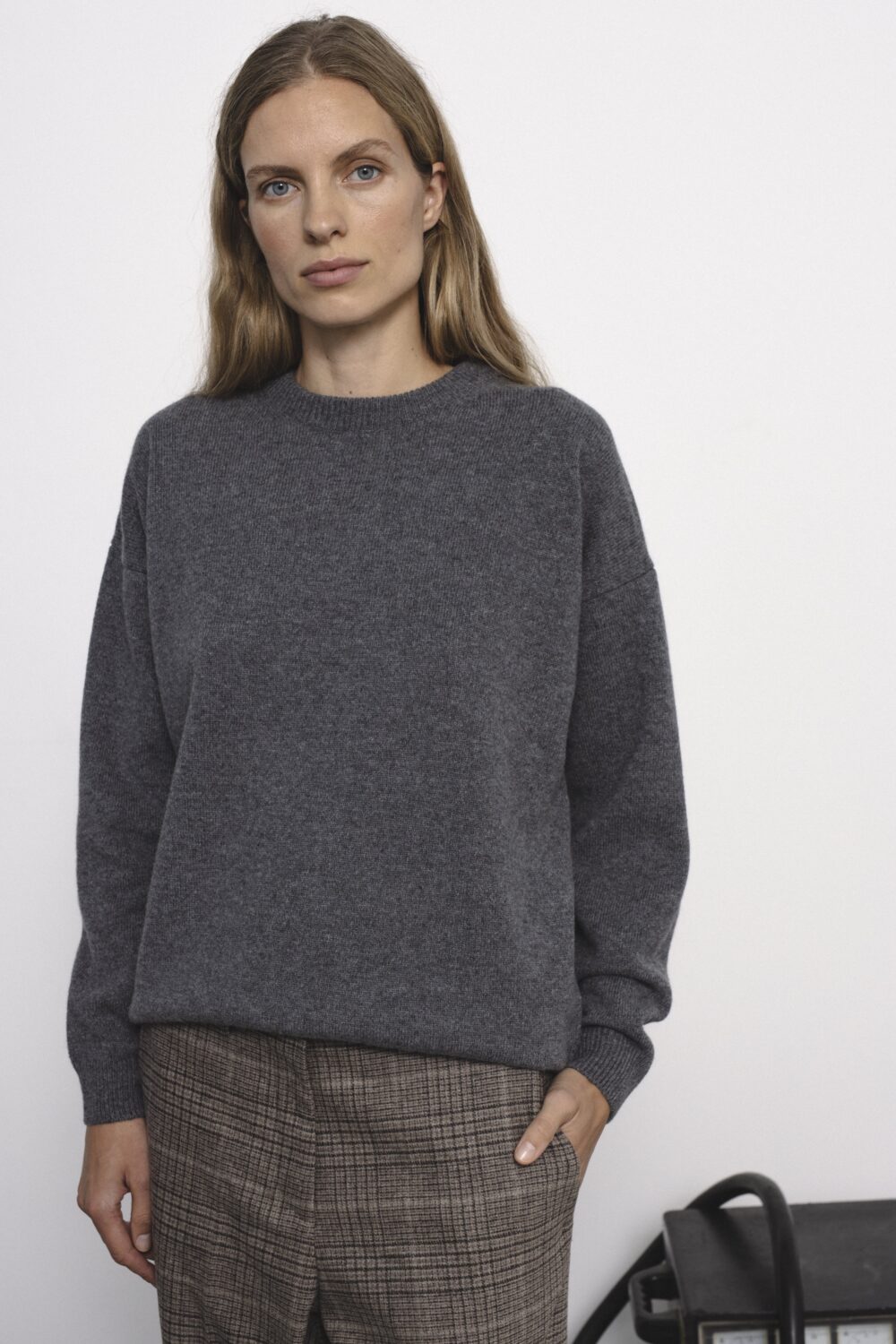 Women's clothing fashion. Hana3 sweater min from unlabel f/w 25'26 collection. Minimalist style, modern design, premium quality womenswear. Made in Lithuania.