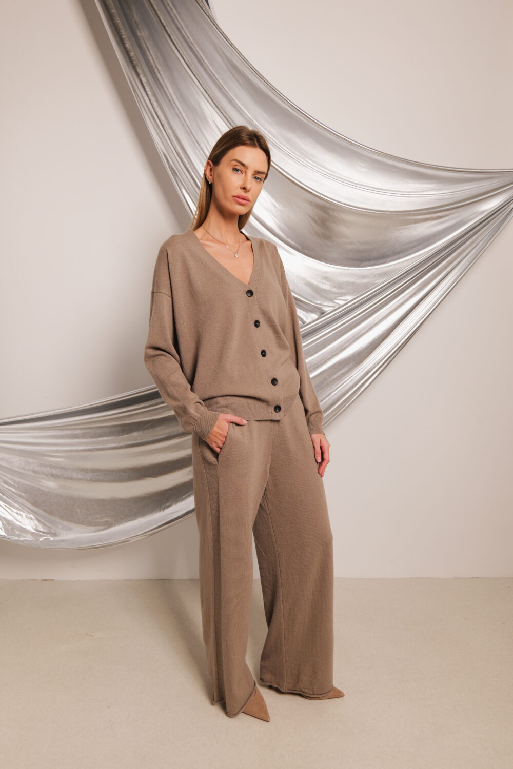 Women's clothing fashion. Stella1 cardigan from unlabel f/w 25'26 collection. Minimalist style, modern design, premium quality womenswear. Made in Lithuania.