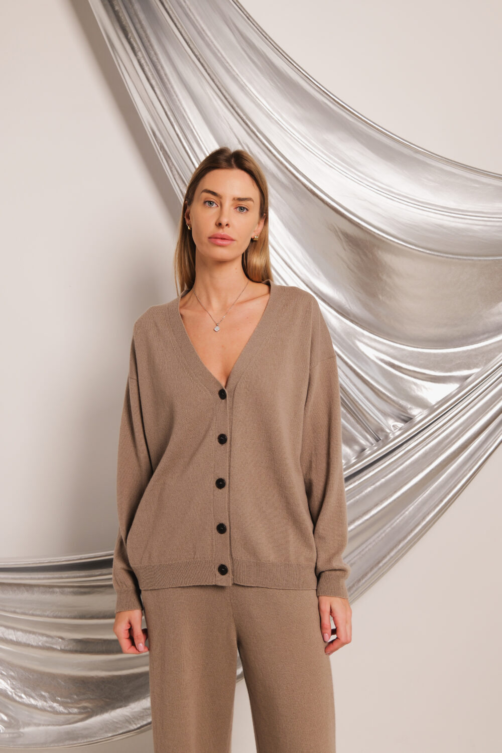 Women's clothing fashion. Stella1 cardigan from unlabel f/w 25'26 collection. Minimalist style, modern design, premium quality womenswear. Made in Lithuania.