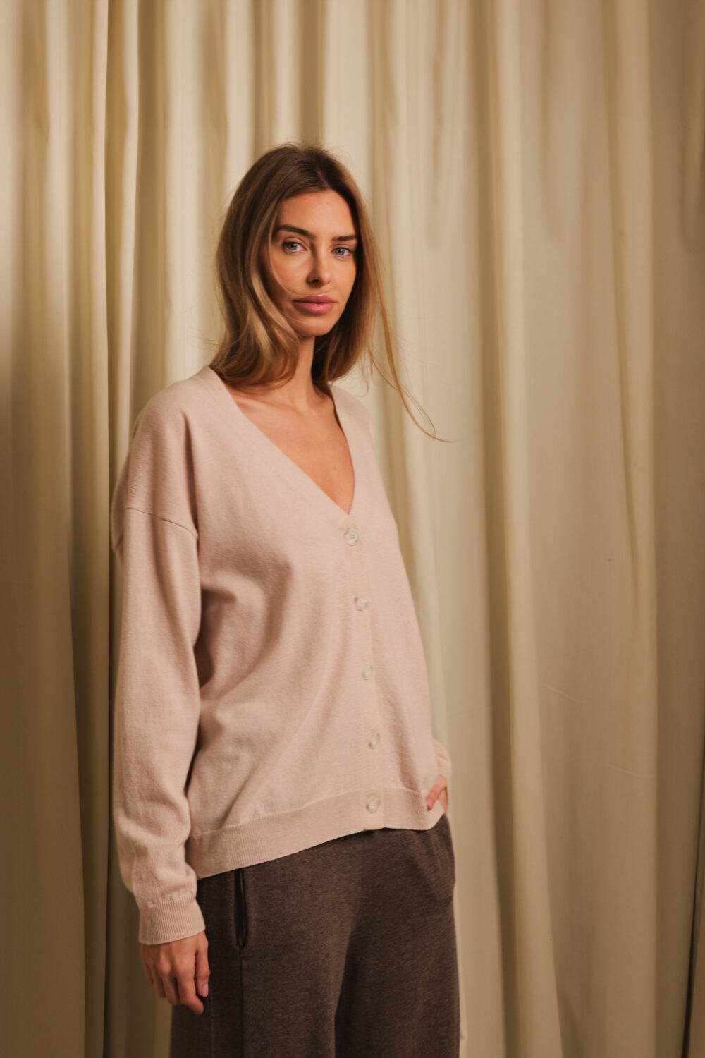 Women's clothing fashion. Stella4 cardigan from unlabel f/w 25'26 collection. Minimalist style, modern design, premium quality womenswear. Made in Lithuania.