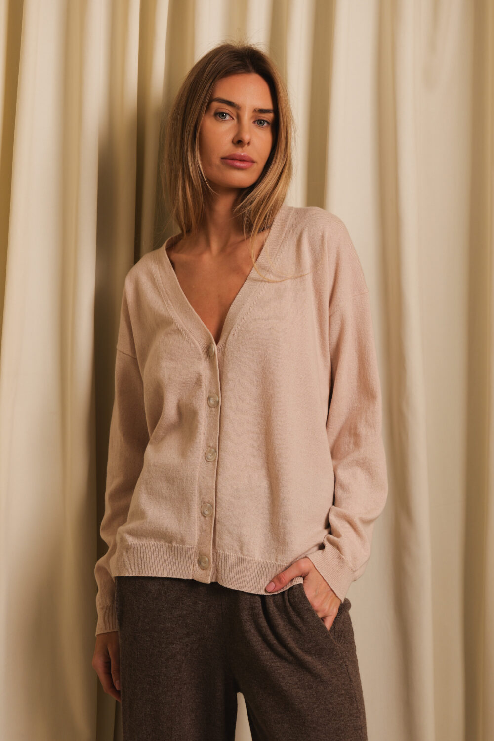 Women's clothing fashion. Stella4 cardigan from unlabel f/w 25'26 collection. Minimalist style, modern design, premium quality womenswear. Made in Lithuania.
