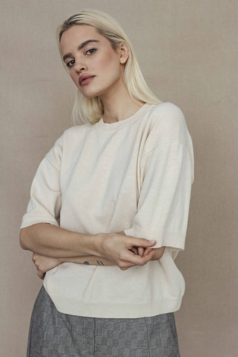 Women's clothing fashion. Hannah3 sweater from unlabel f/w 25'26 collection. Minimalist style, modern design, premium quality womenswear. Made in Lithuania.