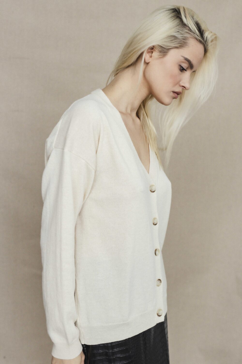 Women's clothing fashion. Stella3 cardigan from unlabel f/w 25'26 collection. Minimalist style, modern design, premium quality womenswear. Made in Lithuania.