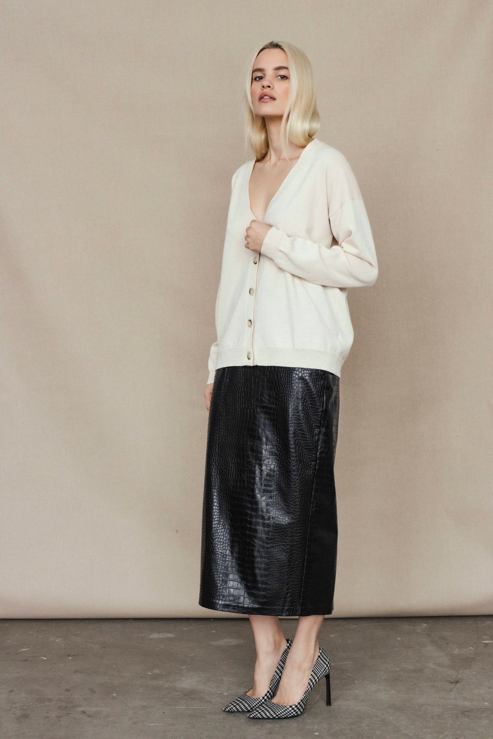 Stella3 cardigan | unlabel Women's clothing fashion. Stella3 cardigan from unlabel f/w 25'26 collection. Minimalist style, modern design, premium quality womenswear. Made in Lithuania.