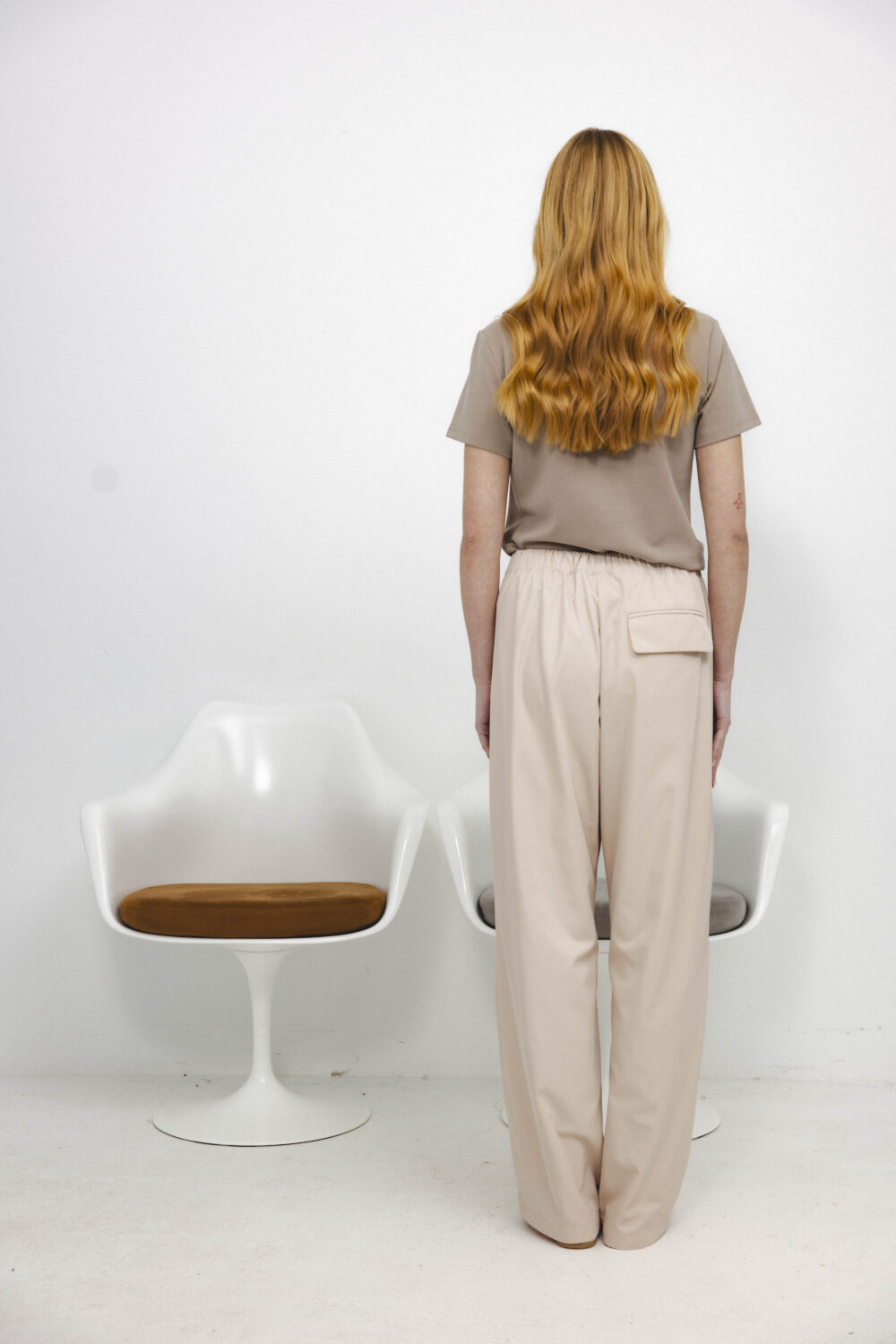 Women's clothing fashion. Gale1 t shirt from unlabel f/w 25'26 collection. Minimalist style, modern design, premium quality womenswear. Made in Lithuania.