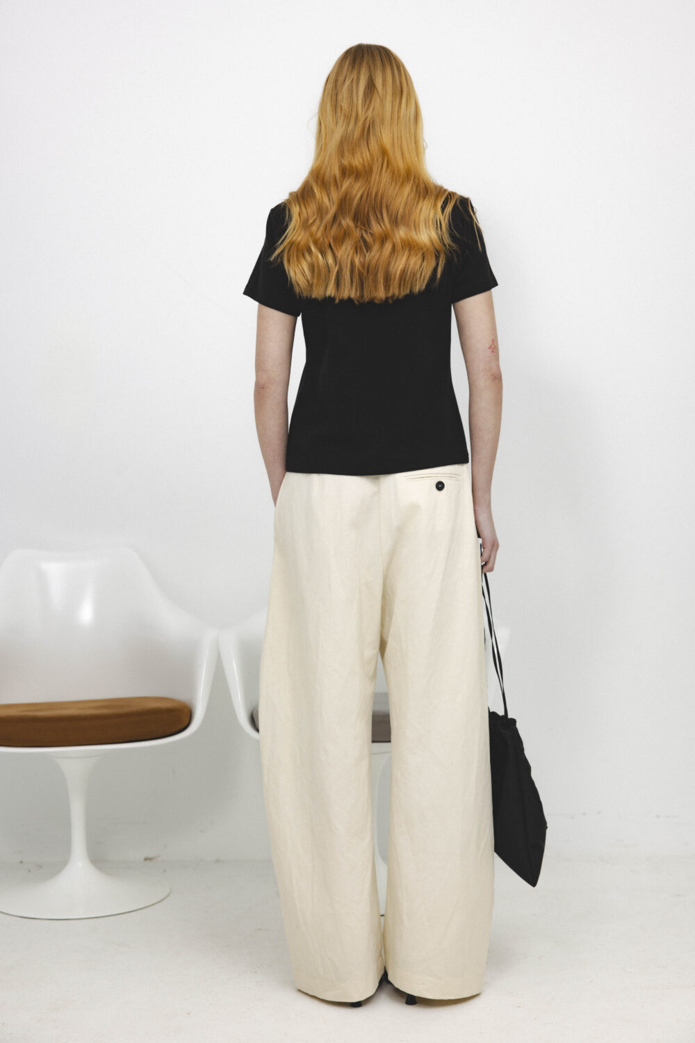 Women's clothing fashion. Gale4 t shirt from unlabel f/w 25'26 collection. Minimalist style, modern design, premium quality womenswear. Made in Lithuania.