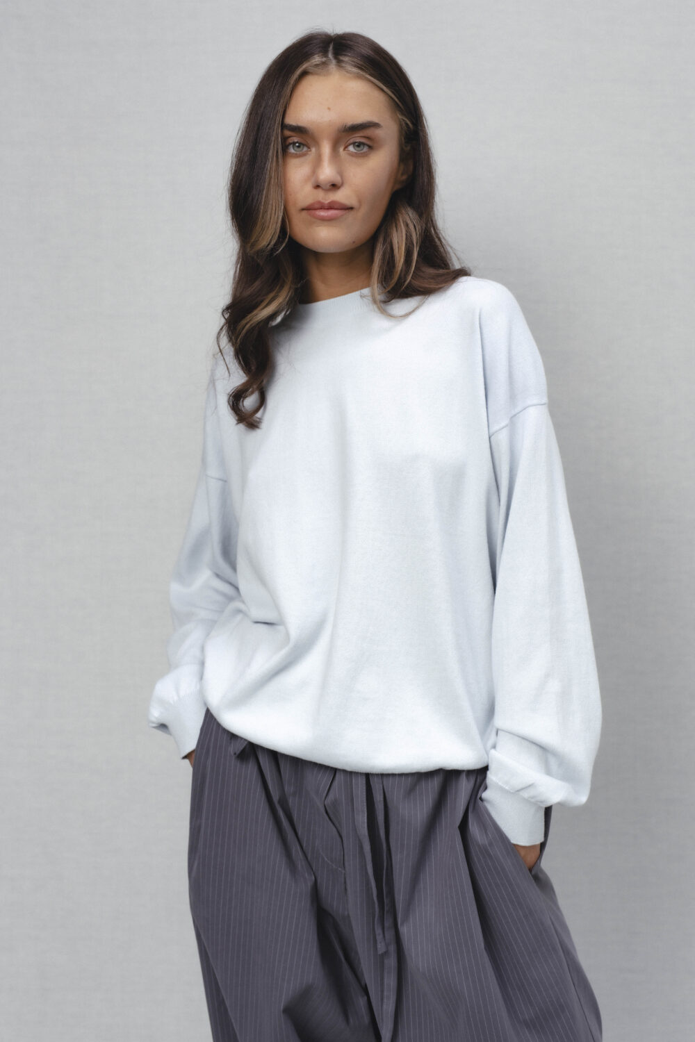 Women's clothing fashion. Rue2 sweater longsleeve from unlabel ss/26 collection. Minimalist style, modern design, premium quality womenswear. Made in Lithuania.