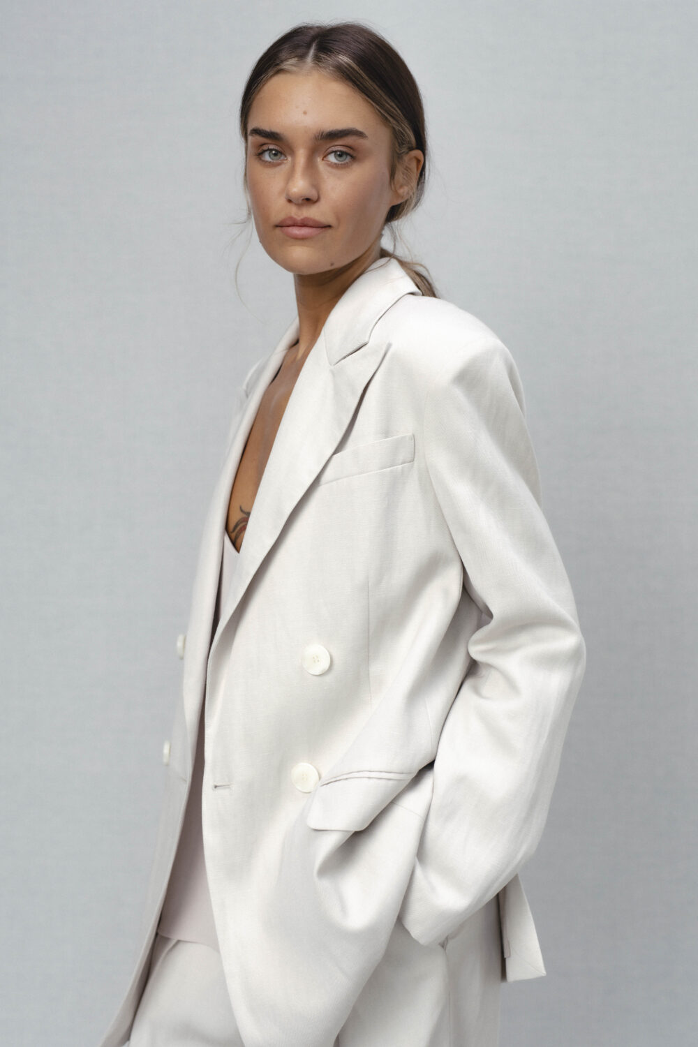 Women's clothing fashion. Shino blazer from unlabel ss/26 collection. Minimalist style, modern design, premium quality womenswear. Made in Lithuania.