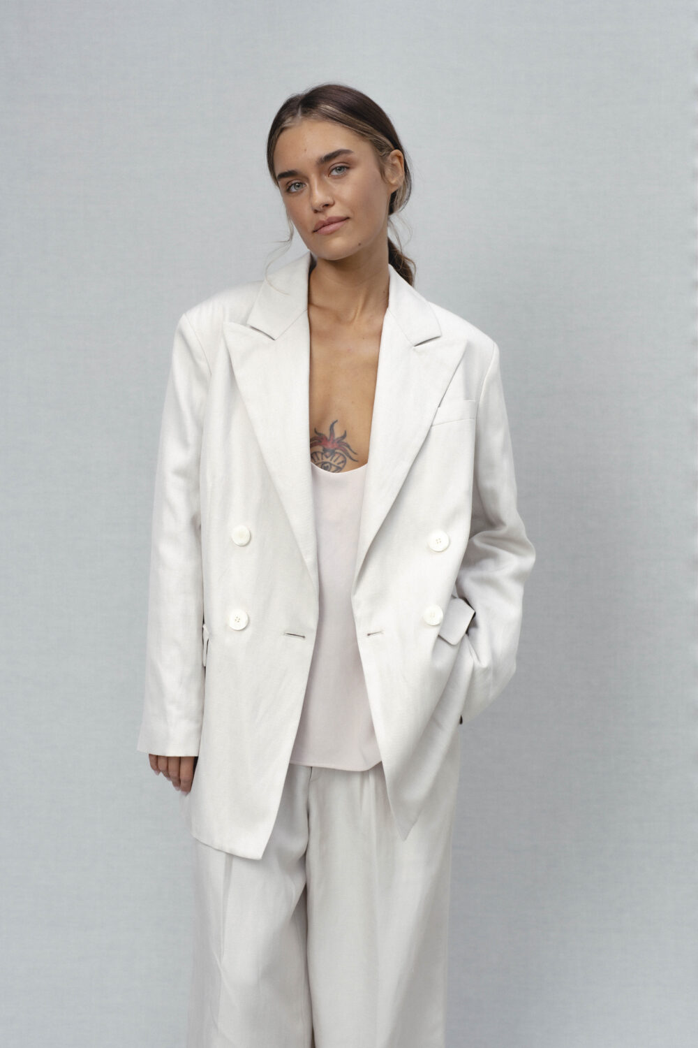Women's clothing fashion. Shino blazer from unlabel ss/26 collection. Minimalist style, modern design, premium quality womenswear. Made in Lithuania.