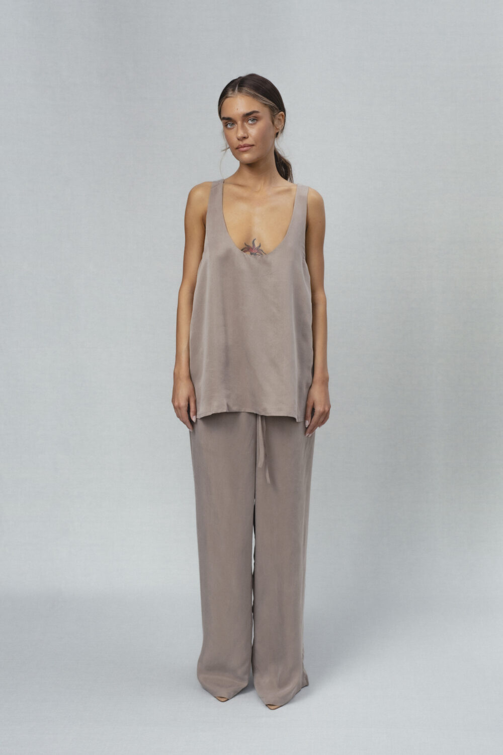 Women's clothing fashion. Weera2 pants from unlabel ss/26 collection. Minimalist style, modern design, premium quality womenswear. Made in Lithuania.