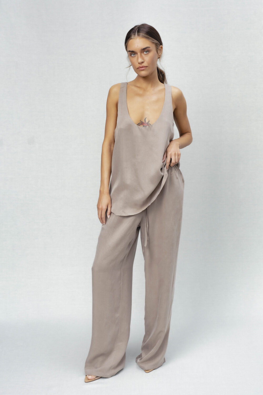 Women's clothing fashion. Weera2 pants from unlabel ss/26 collection. Minimalist style, modern design, premium quality womenswear. Made in Lithuania.
