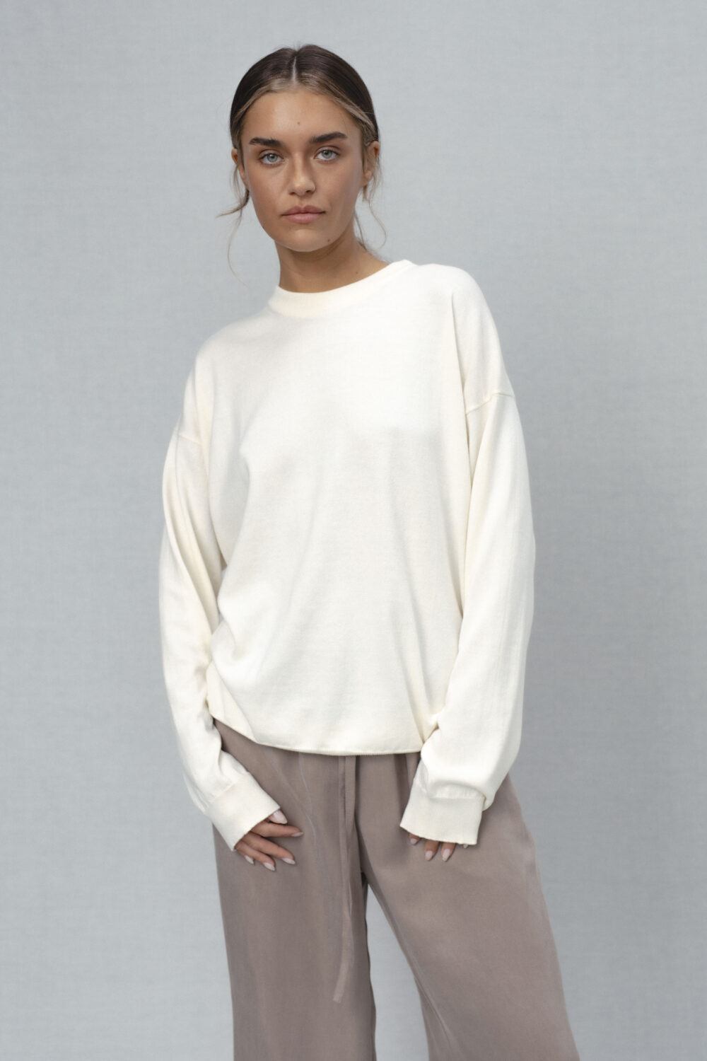 Women's clothing fashion. rue1 sweater longsleeve from unlabel ss/26 collection. Minimalist style, modern design, premium quality womenswear. Made in Lithuania.