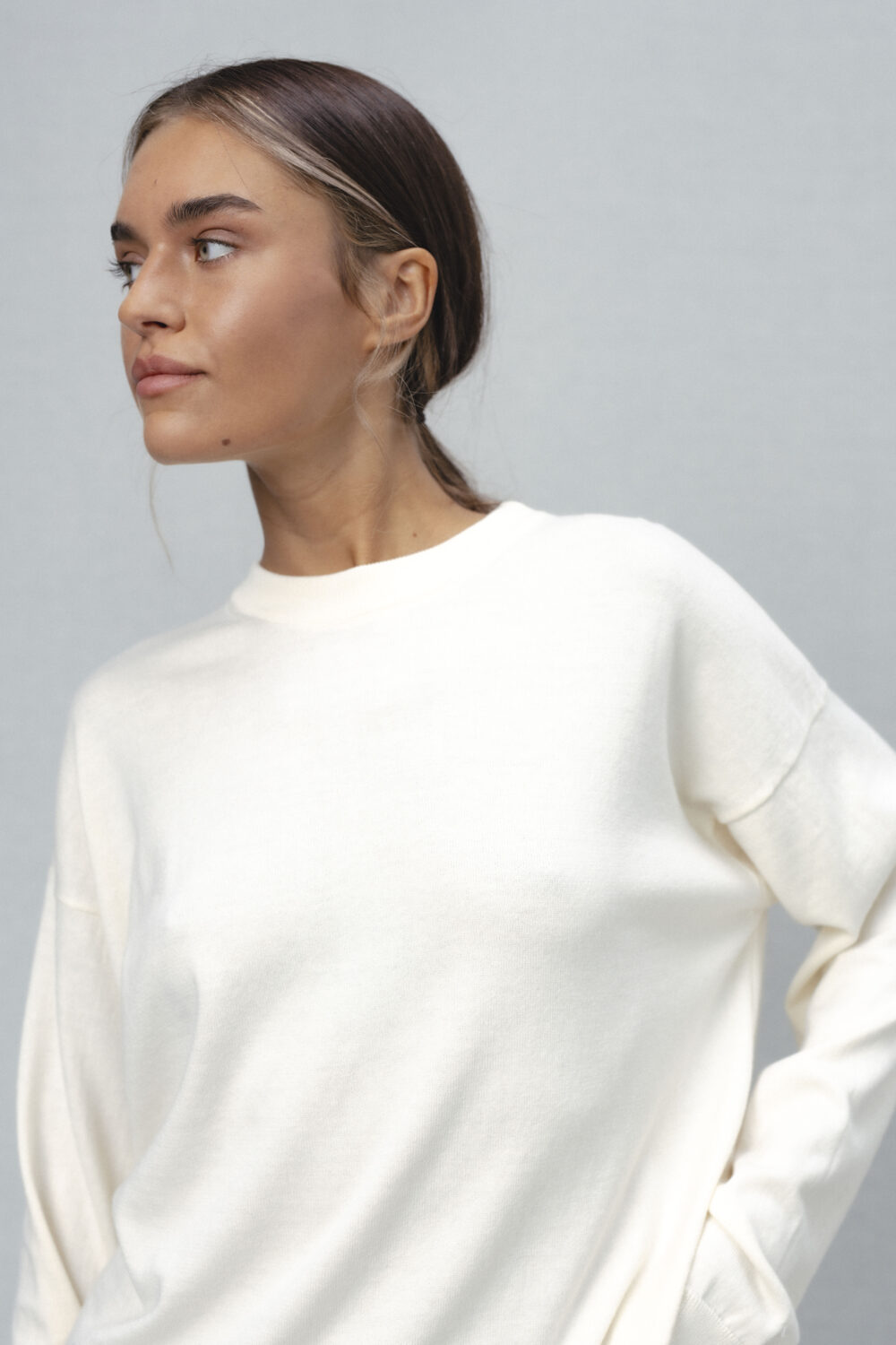 Women's clothing fashion. rue1 sweater longsleeve from unlabel ss/26 collection. Minimalist style, modern design, premium quality womenswear. Made in Lithuania.