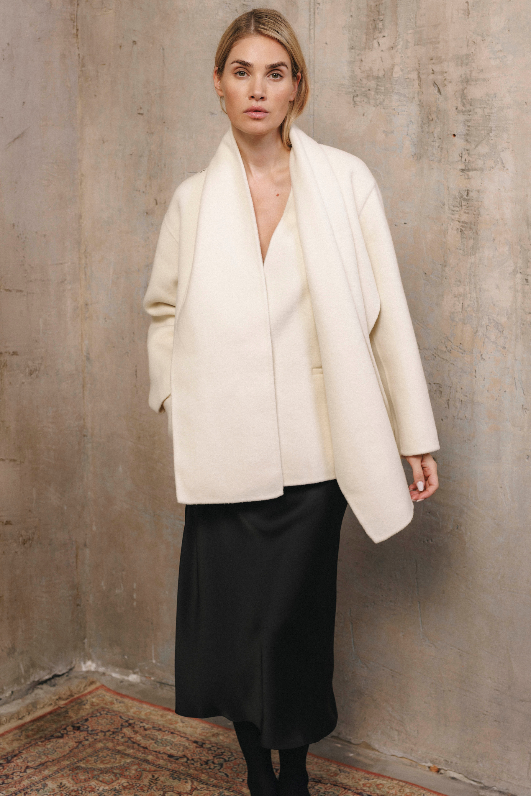 isla coat | unlabel Women's clothing fashion. isla coat from unlabel fw 26/27 collection. Minimalist style, modern design, premium quality womenswear. Made in Lithuania.
