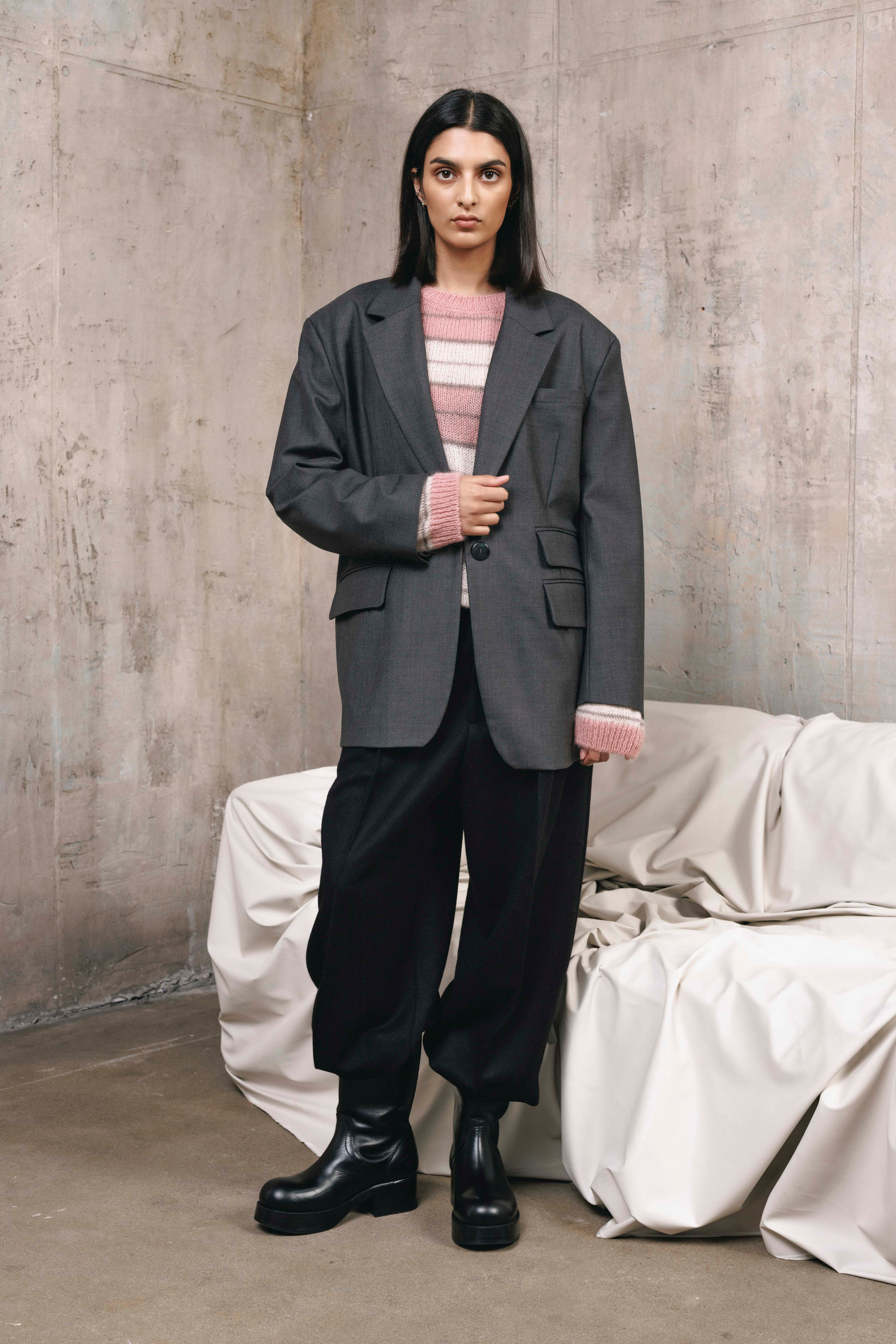 bend3 oversize blazer | unlabel Women's clothing fashion. bend3 oversize blazer from unlabel fw 26/27 collection. Minimalist style, modern design, premium quality womenswear. Made in Lithuania.